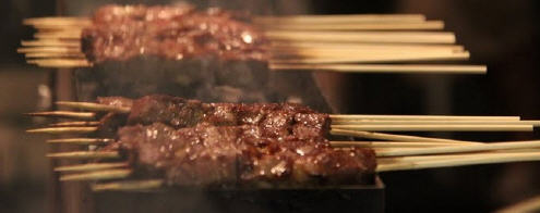 Arrosticini abruzzesi originali, come sono fatti, come cucinarli con la  fornacella e dove mangiare in Abruzzo