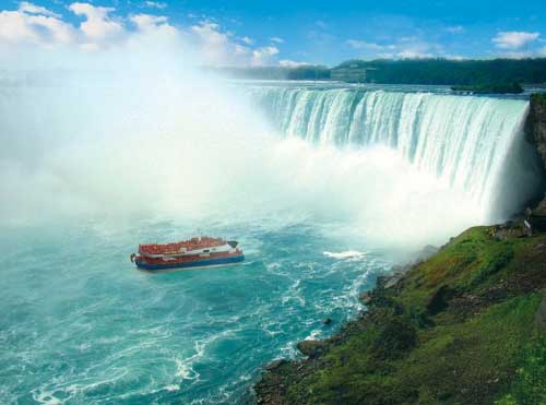 barca sul fiume Niagara