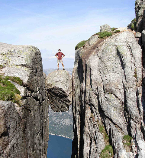 foto bullone Kjeragbolten Norvegia