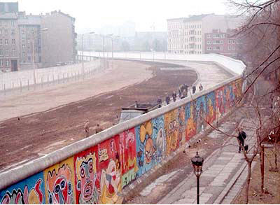 Foto striscia della morte del muro di Berlino