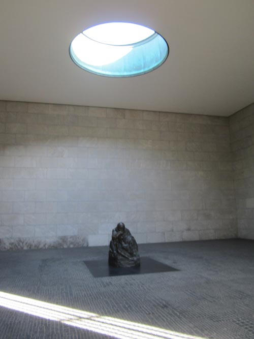 Foto interno memoriale Neue Wache