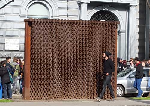 Foto casa del terrore in via Andrassy