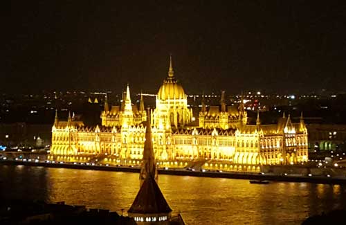 Foto Parlamento di Budapest dal bastione dei pescatori